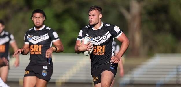 Magpies run riot to keep finals hopes alive