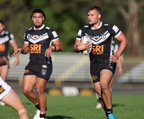 Magpies run riot to keep finals hopes alive