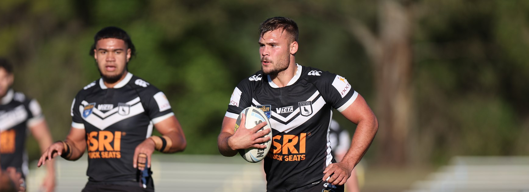 Magpies run riot to keep finals hopes alive