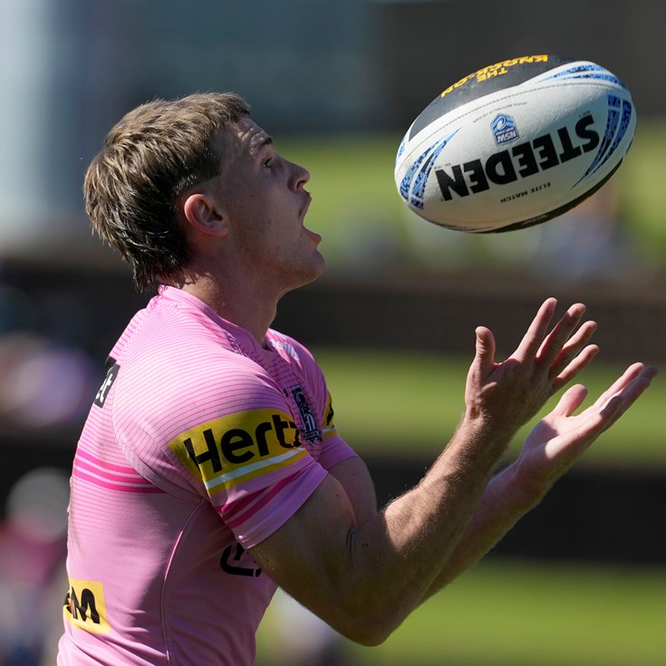 Ladder leaders hold firm against Magpies