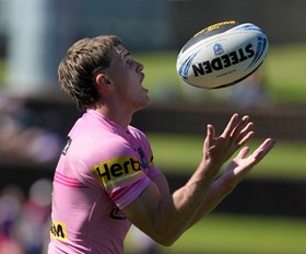 Ladder leaders hold firm against Magpies