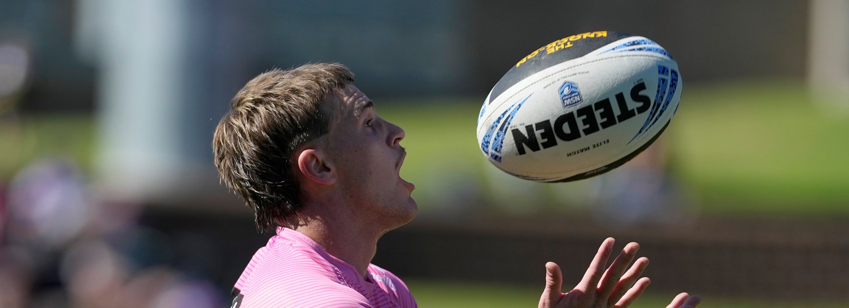 Ladder leaders hold firm against Magpies